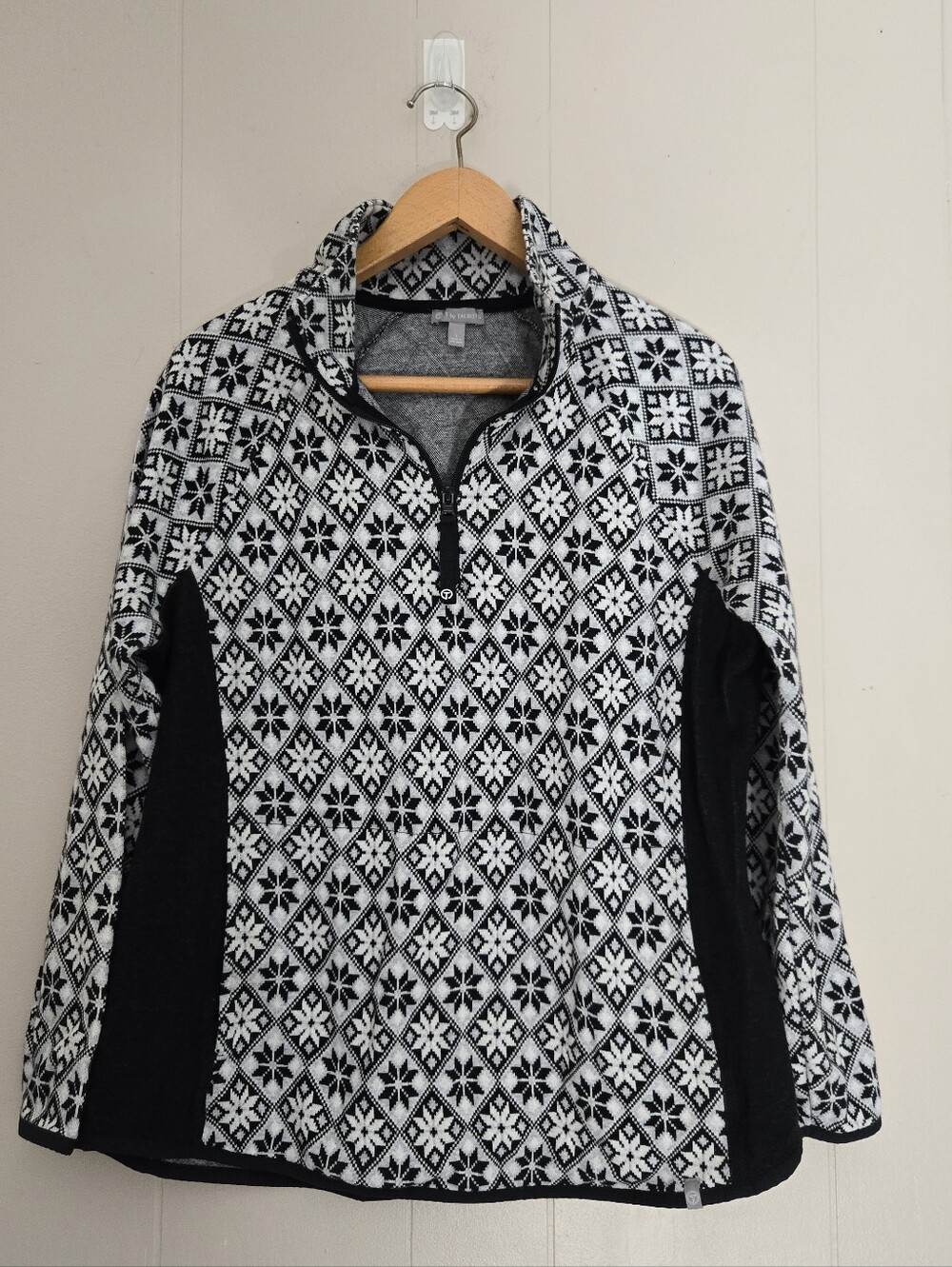 T By Talbots Quater Zip Pullover Top Snowflake Fair Isle Black White L